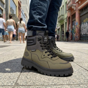 Kit Bota Branor Masculino em Couro Legítimo de Cano Médio com Solado Tratorado, Colarinho Acolchoado e Amarração por Cadarço + 3 BRINDES: Óculos + Relógio + Cinto