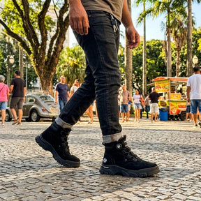 Kit Bota Vorn Masculina em Couro Legítimo de Cano Alto com Solado Tratorado e Ajuste por Disco + BRINDES: Cinto, Relógio e Óculso de Sol