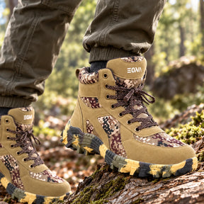 Kit Bota Kronos Masculino em Couro Legítimo, Ripstop e Borracha de Suporte Ortopédico com Cano Curto e Sola Camuflada + BRINDES: Cinto, Relógio e Óculos de Sol